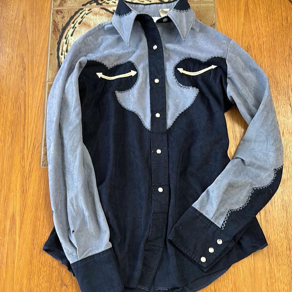 Vintage Denim Colored Pearl Snap Shirt Women’s small Medium Western